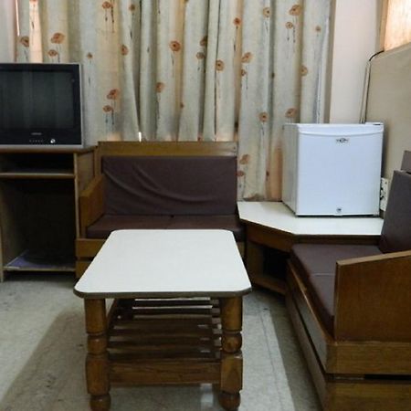 Viraaj Guest House Noida Bagian luar foto