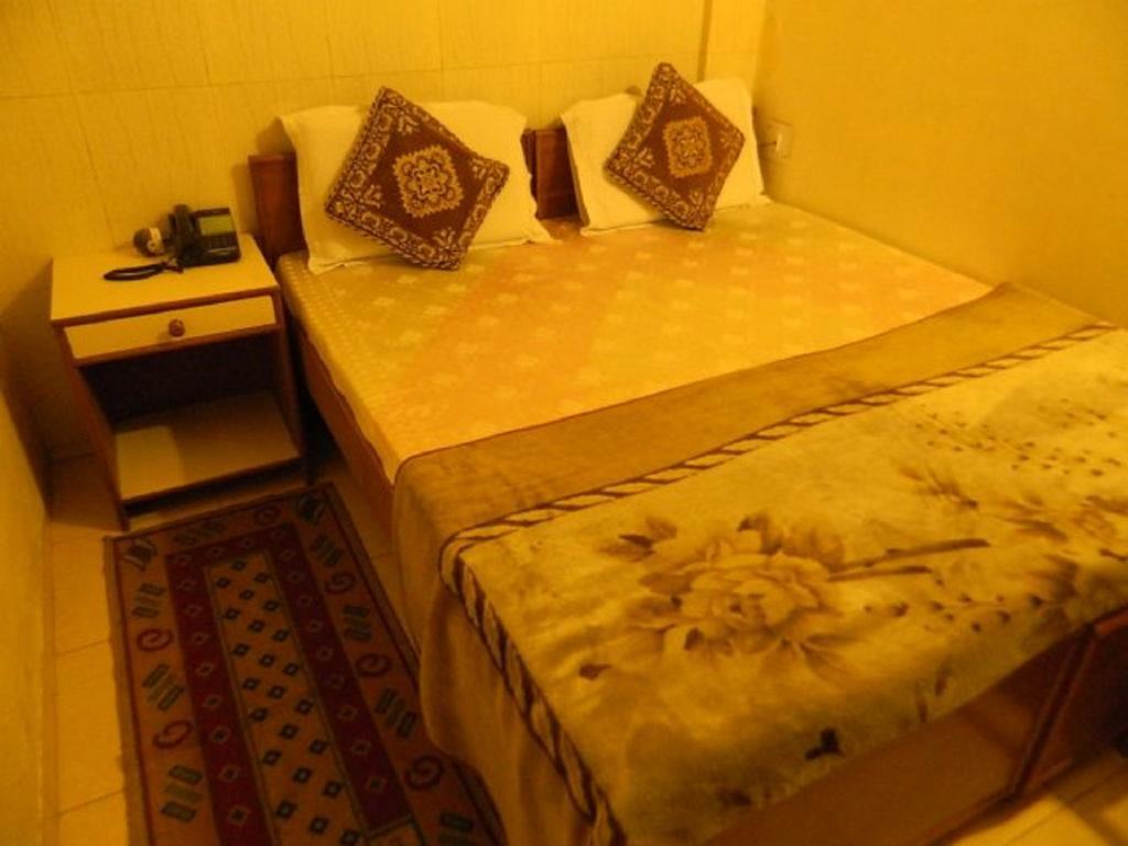 Viraaj Guest House Noida Bagian luar foto