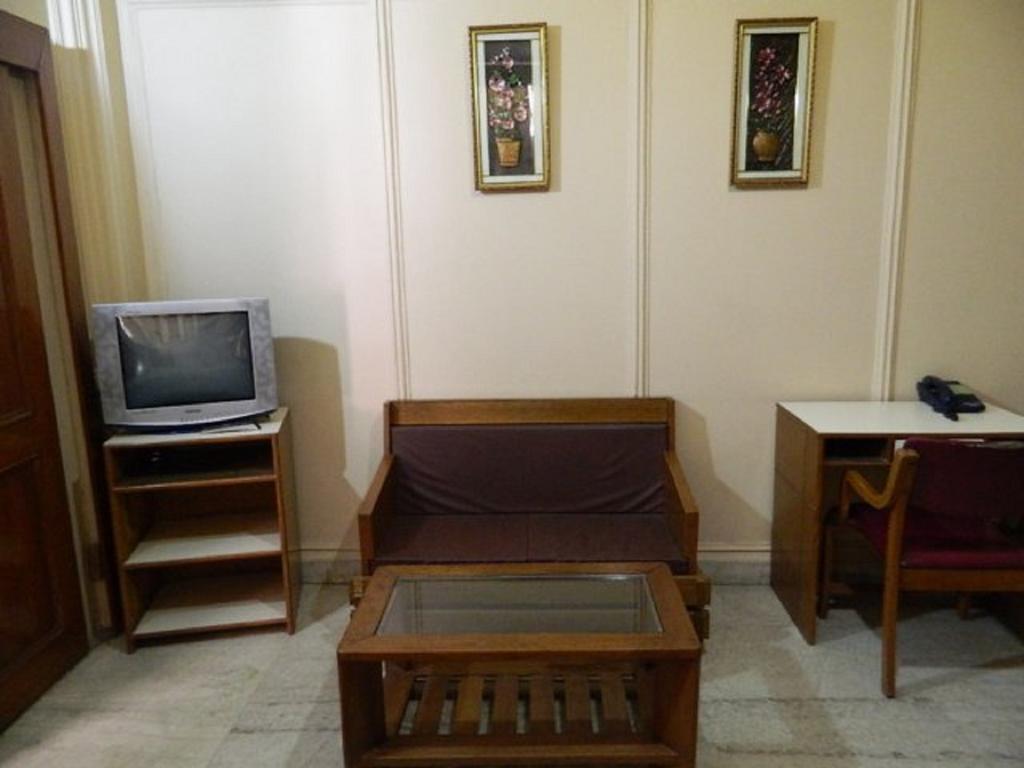 Viraaj Guest House Noida Bagian luar foto